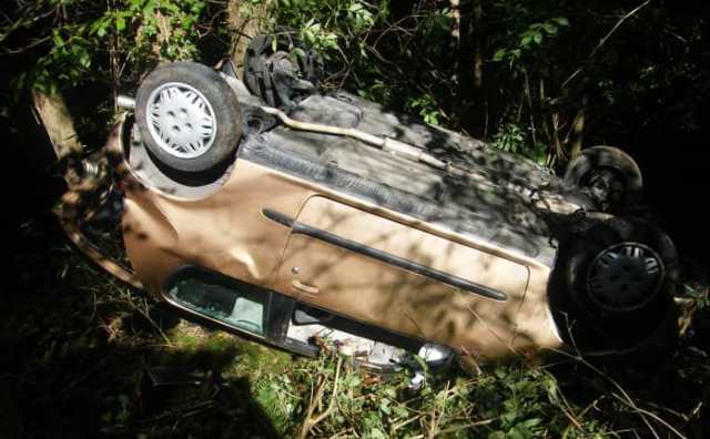 Rêver de tomber dans un ravin en voiture