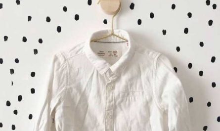 Rêver de vêtements blancs froissés