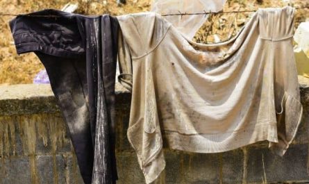Pourquoi rêver de vêtements sales ?
