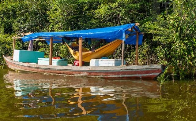 Rêver de dormir dans un bateau