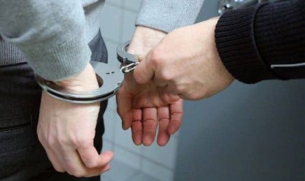 Pourquoi rêver d'un ami arrêté par la police ?