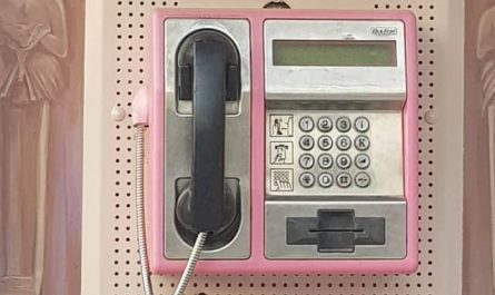 Pourquoi rêver de téléphone rose ?