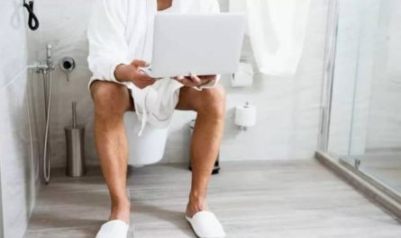 Pourquoi rêver d'être assis sur les toilettes ?
