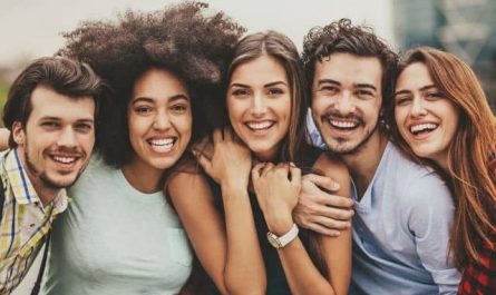 Pourquoi rêver de voir des amis ensemble ?