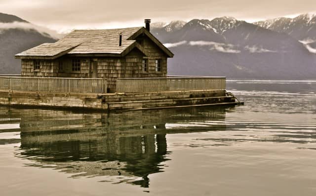 Rêver d’une maison flottante