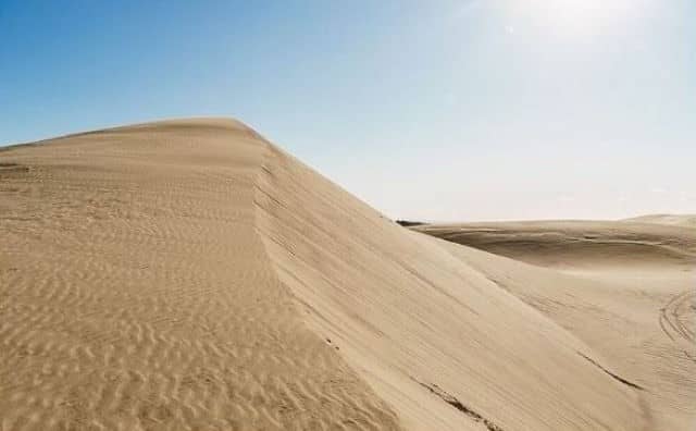 Rêver de montagne de sable