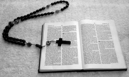 Pourquoi rêver d'exorcisme de bébé ?